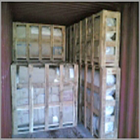 ब्राउन वुडन क्रेट्स