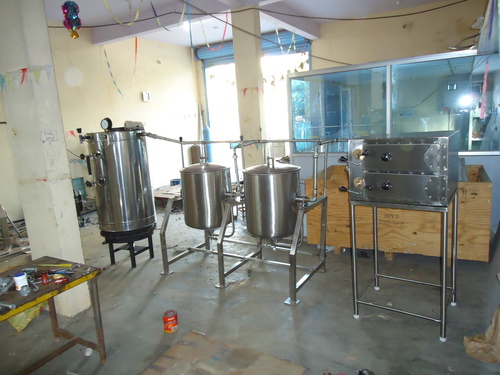 भाप से पकाने वाला बॉयलर और बर्तन