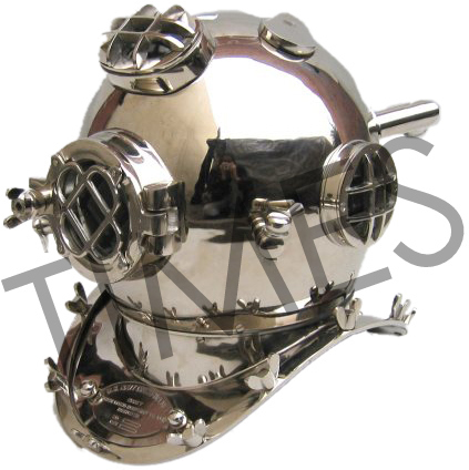 एंटीक डाइविंग हेलमेट क्रोम