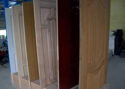 झिल्ली लकड़ी का दरवाजा