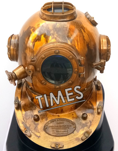 प्राचीन स्कूबा डाइविंग हेलमेट