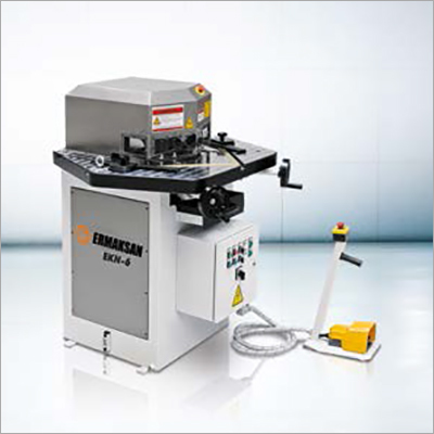 Hydraulic Corner Notcher