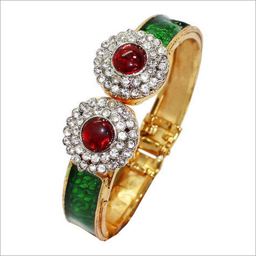 रेड स्टोन डिजाइनर कंगन