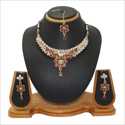 सफेद पत्थर की हार सेट