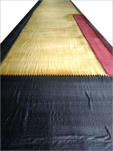 हाथ से पेंट की गई ट्रेंडी साड़ी