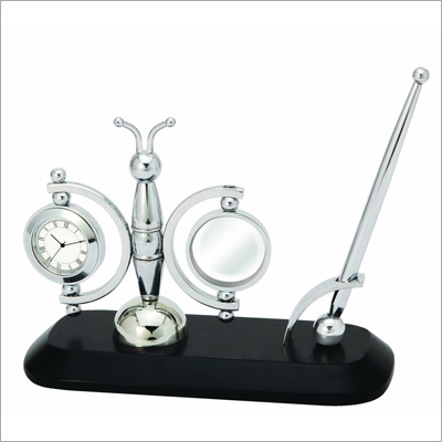 डेस्क घड़ी