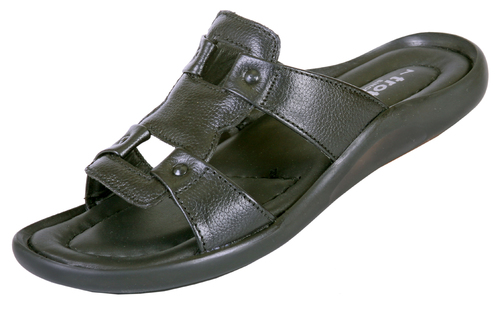 काले चमड़े की चप्पल