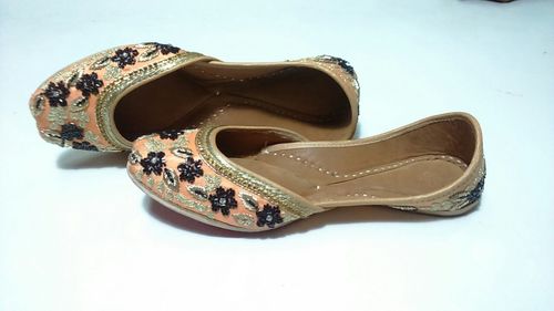 डिज़ाइनर पंजाबी जuttि