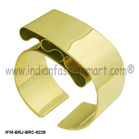 अंतरंगता की परतें - रिस्ट कफ जेंडर: महिलाएं