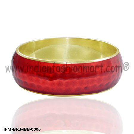 सेंसुअल टच- ब्रास बैंगल जेंडर: महिलाएं