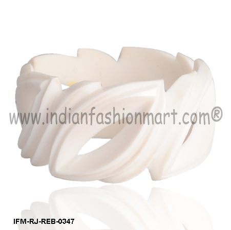 प्रिस्टिन आइज़ - रेज़िन बैंगल जेंडर: महिलाएं