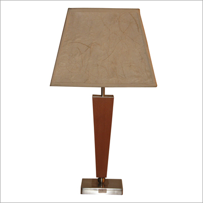 कवर्ड टेबल लैंप