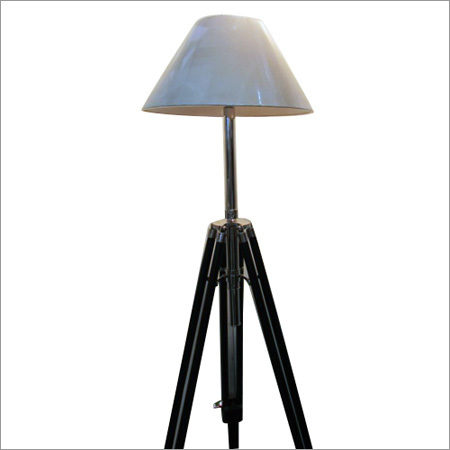 डिजाइनर ट्रिपोड लैंप