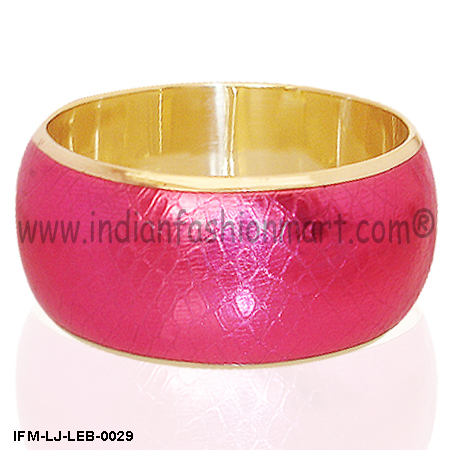 Hot Feel -Leather Bangle Gender: Women