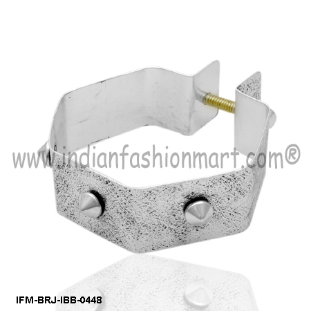 यूडेमोनिया जेनेरोसिटी - ब्रास बैंगल साइज़: बैंगल की चौड़ाई-26 Mm