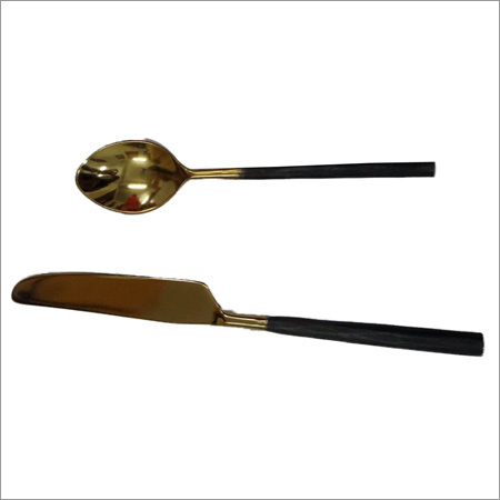 हाथ से बनाए गए कांटे और चम्मच का सेट