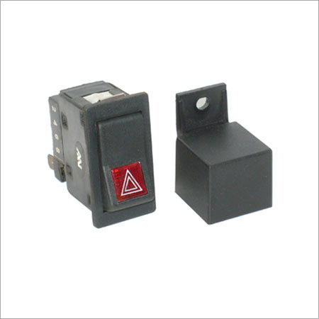 हैज़र्ड स्विच और चार पिन रिले।