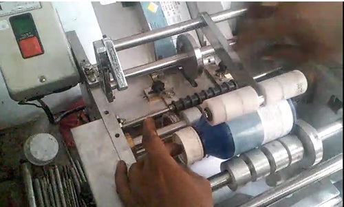 सेमी ऑटोमेटिक वेट ग्लू लेबलिंग मशीन