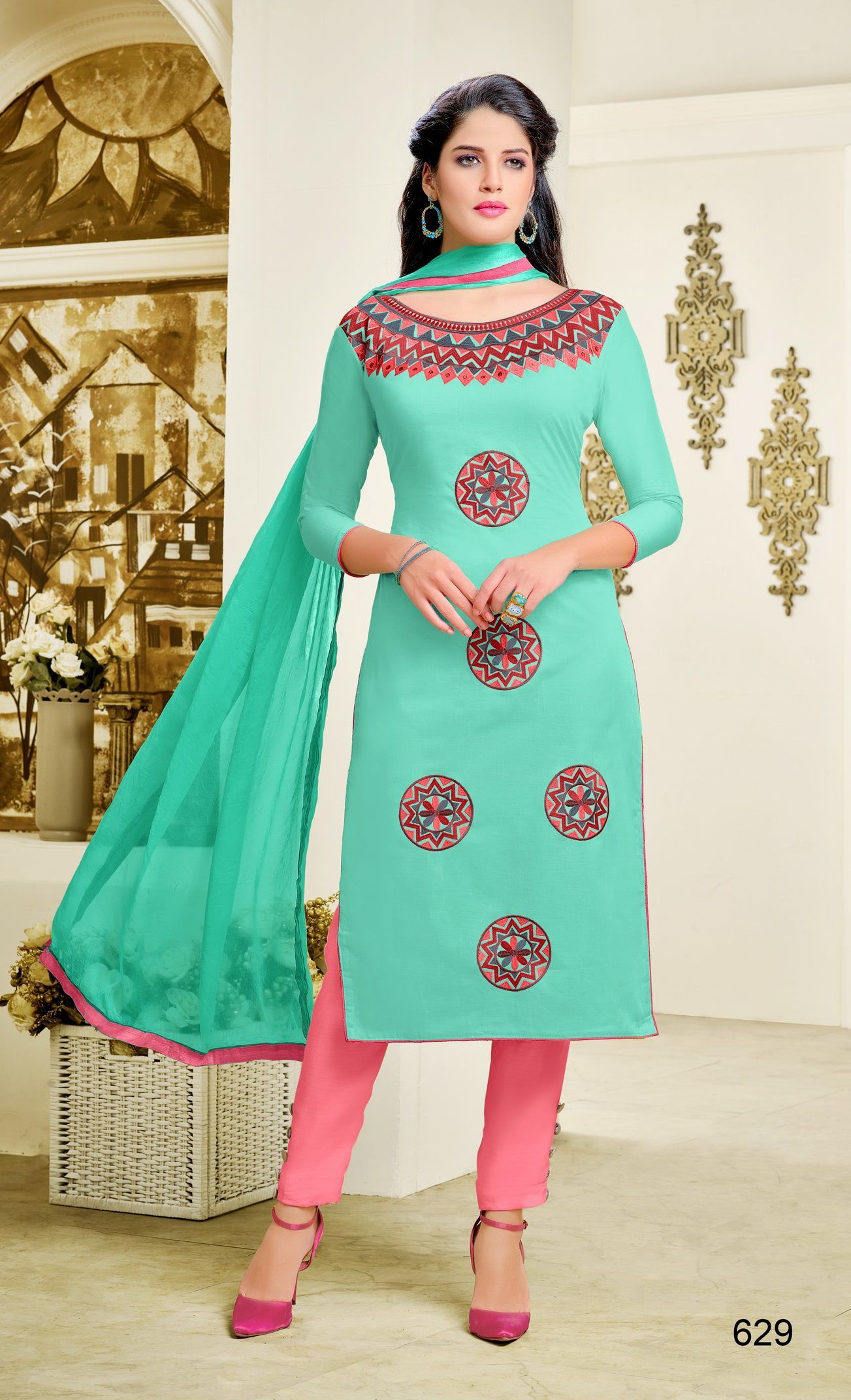 Ladies Salwar Kameez Size: Customized
