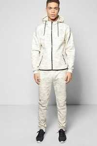 पुरुषों का ट्रैक सूट