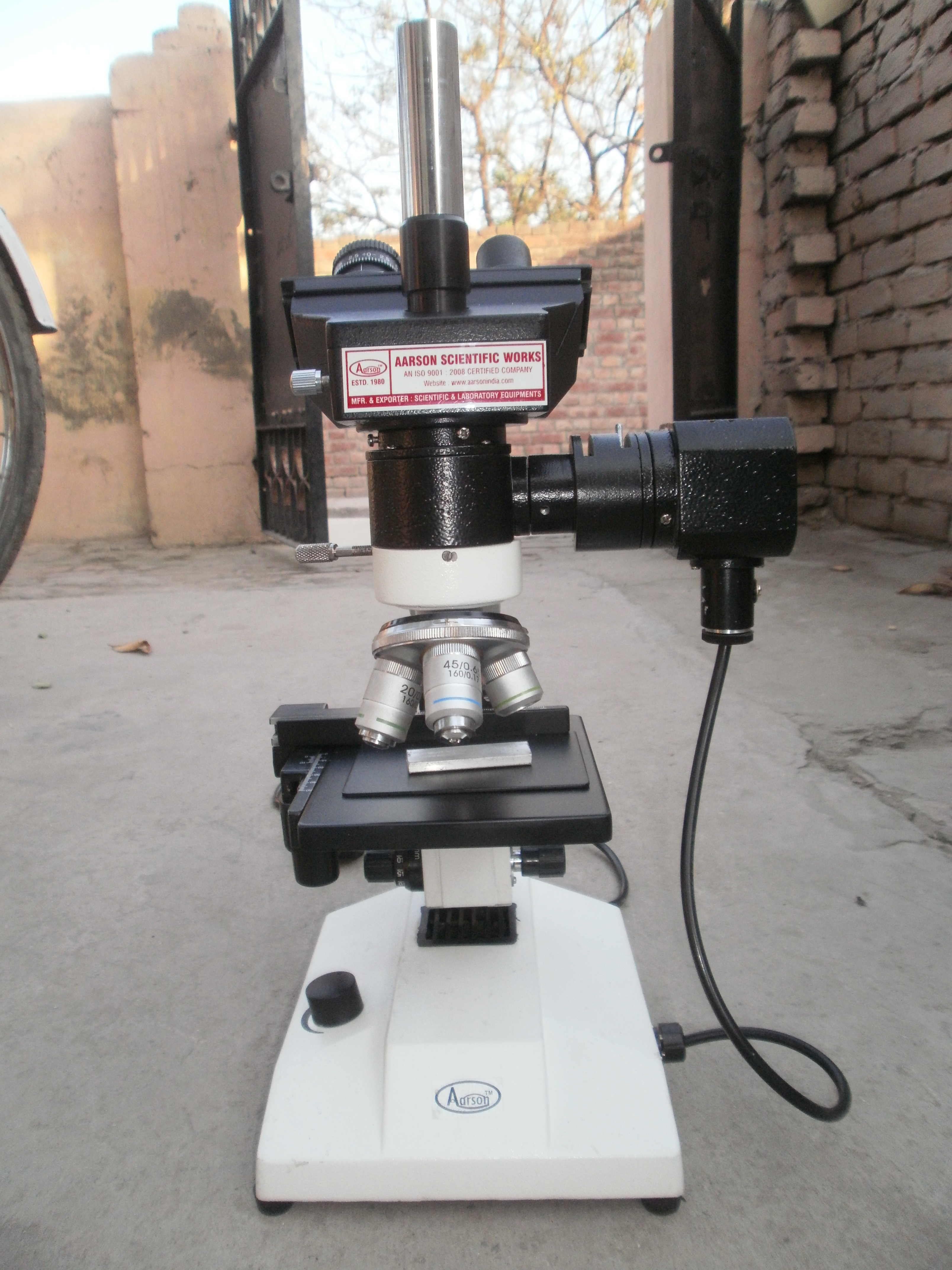 Metallurgical Microscope - Monocular Inclined Body, 220-240 Volt | 10x & 15x Eyepieces, Polarizing Unit, Vertical Illuminator, Circular Graduated Stage