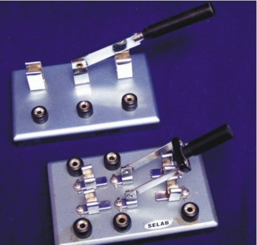 Knife Switch, on Base - Plastic & Aluminum, Low Voltage with 4mm Sockets for Electrical Connections | Insulated Handles for Quick ON/OFF Operation