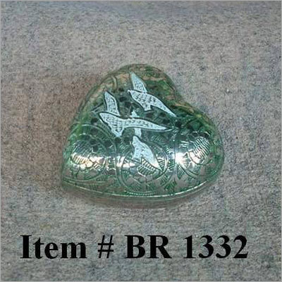 दिल के आकार का कलश