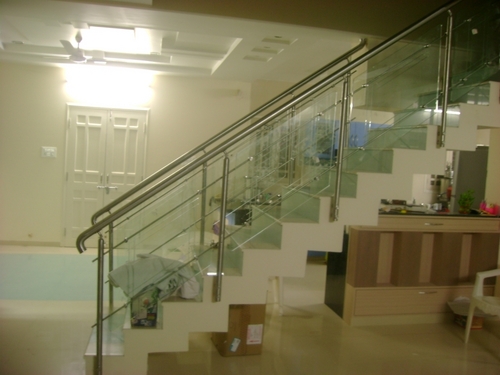 ग्लास रेलिंग्स