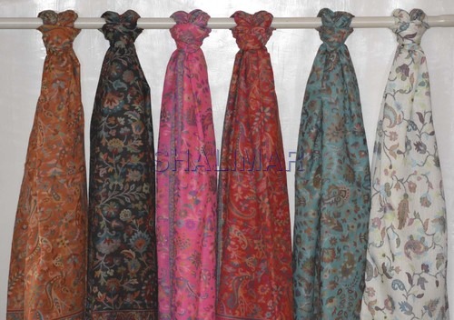 ऊनी रेशम के स्टोल