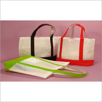 सिले हुए नॉन-वोवन कैरी बैग और थैलियाँ