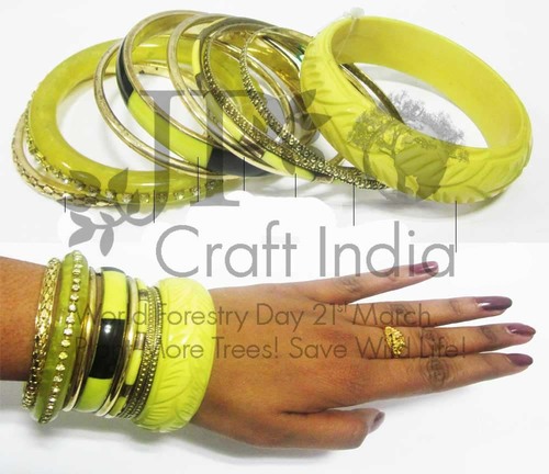 पीतल और रेजिन कंगन सेट