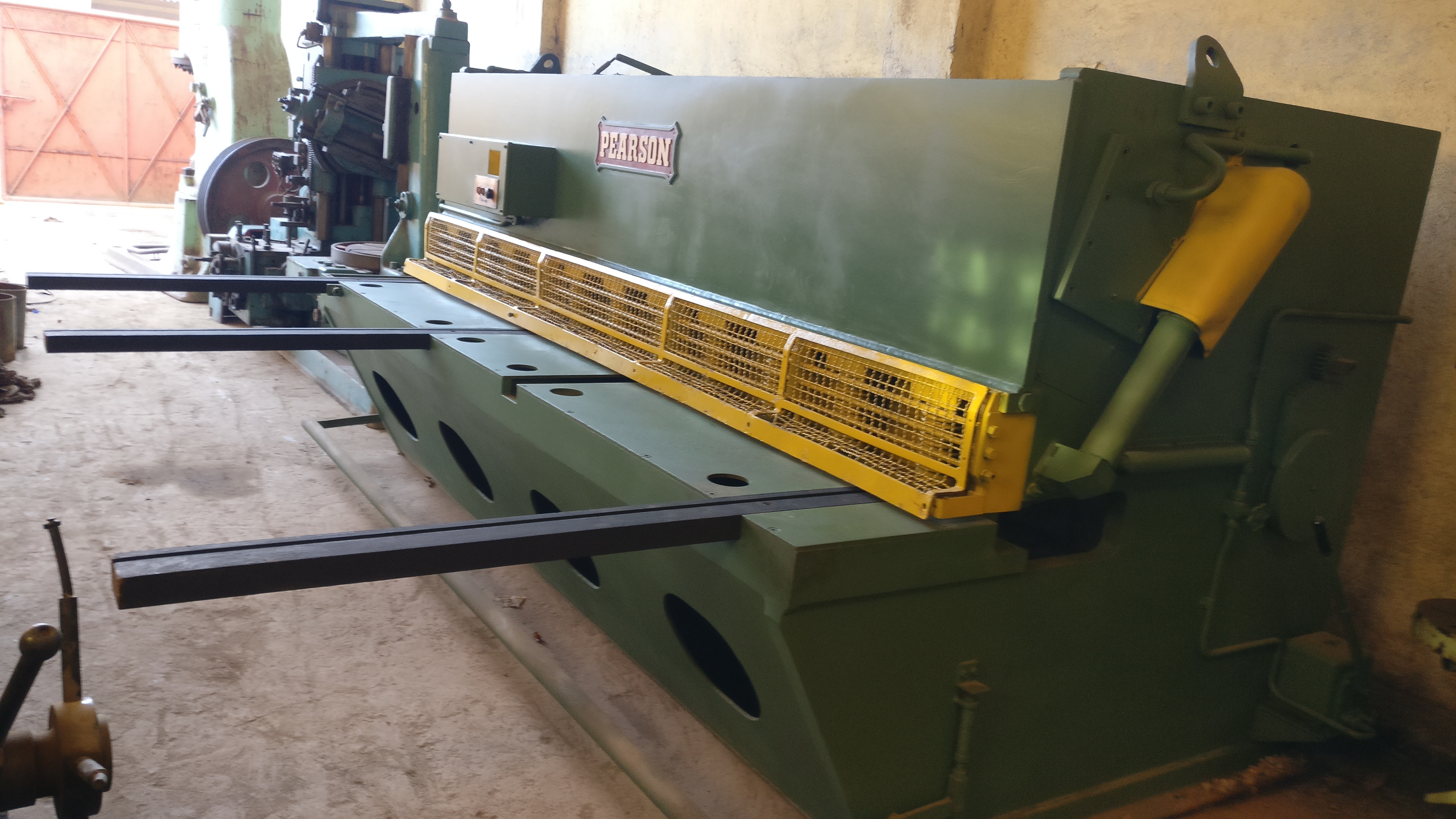 Used Shearing Machine - 3200mm Length, 12mm (Ms) & 6mm (Ss) Capacity | Steel, Hydraulic, Excellent Condition