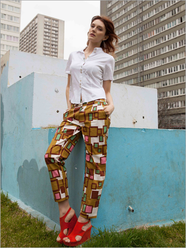 महिलाओं का सादा सफेद टॉप