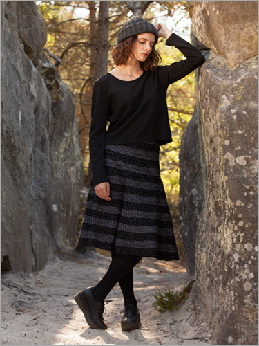 महिलाओं की डिज़ाइनर स्कर्ट