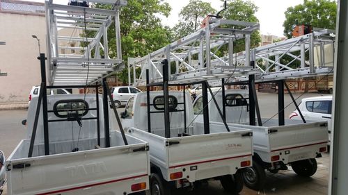 Easy To Use And Durable Aluminum Ladders Mounted On Vehicle