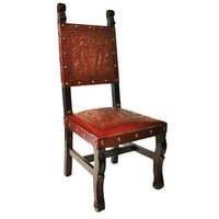 स्पेनिश विरासत प्राचीन भूरे रंग की कुर्सी