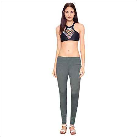 Ladies Slim Fit Jeggings - Spandex Material, Waist Size 32-36, Carbon Color | Washable, All-Season and Summer Versatility, Plain Pattern