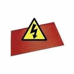 लाल और काले और पीले रबर मैट