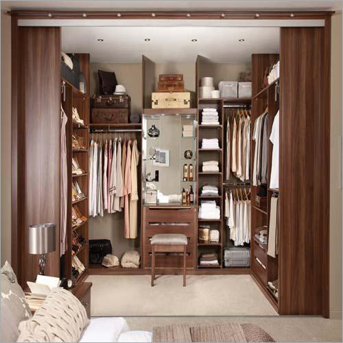 वॉक इन वॉर्डरोब
