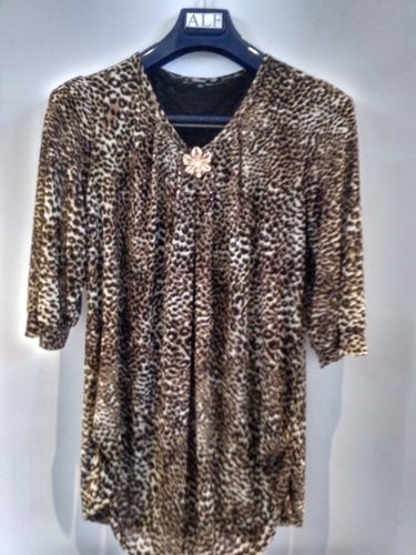 लंबा डिज़ाइनर टॉप