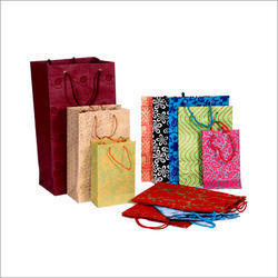 डिजाइनर कैरी बैग