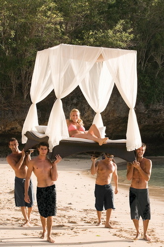 आउटडोर लाउंज फ़र्नीचर असेंबली की आवश्यकता नहीं है