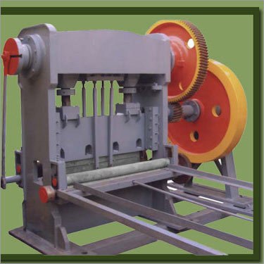 पट्टी छिद्रित बनाने की मशीन