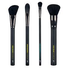 मेकअप ब्रश