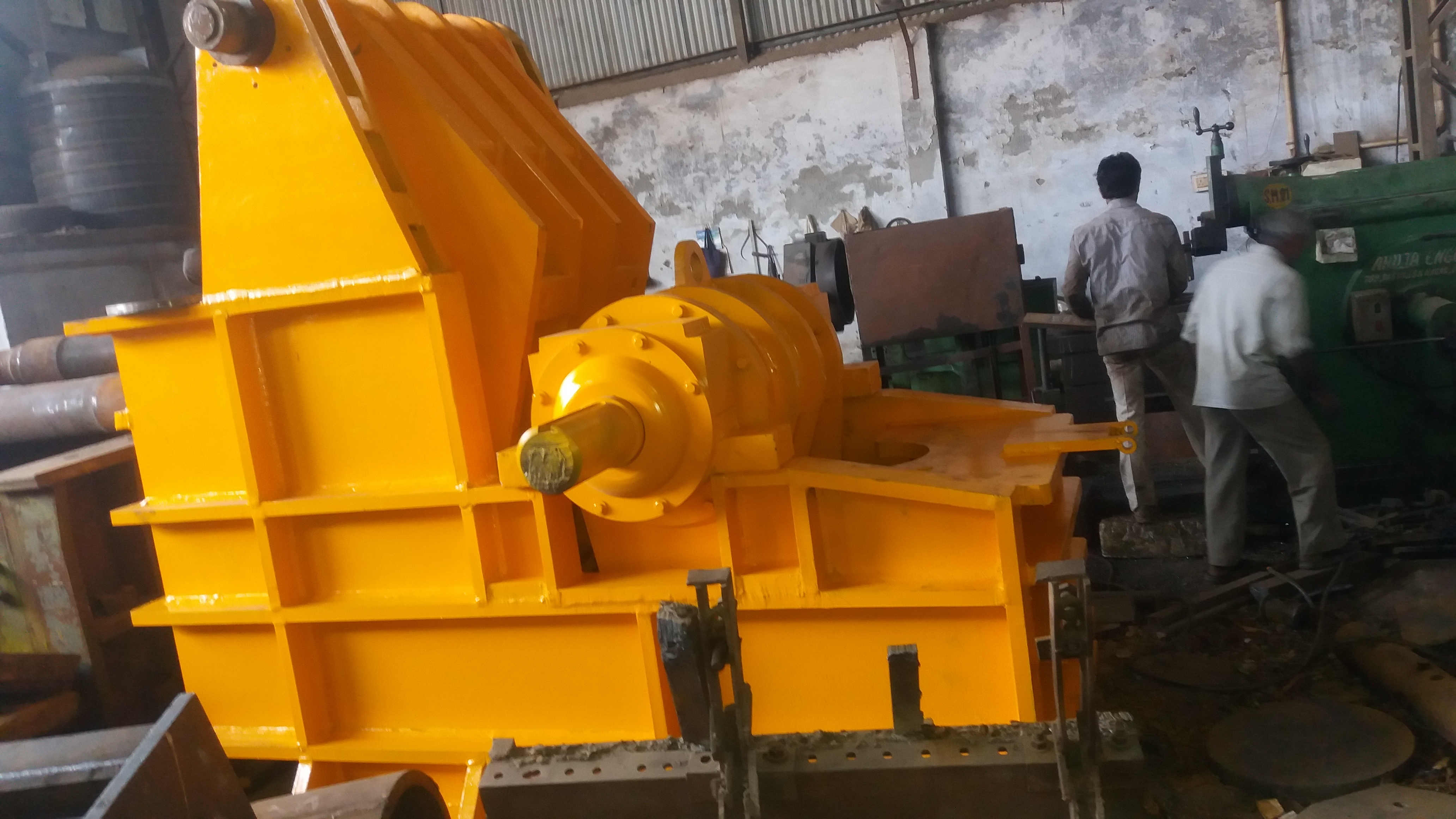 Secondary Jaw Crusher - En 8 Grade Shaft, Branded Bearings , High-quality Ms Plate Body, 17% Manganese Jaw Plate
