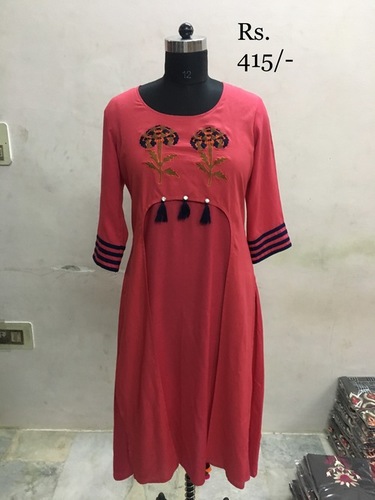 महिलाओं की फैंसी कुर्ती