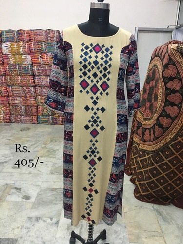 रेयॉन कढ़ाई की कुर्ती