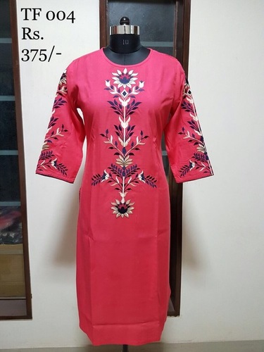 डिज़ाइनर लेडीज कुर्ता