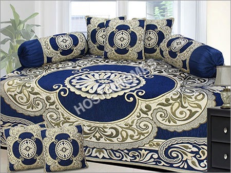 100% कॉटन केसी गोल्डन ब्लू जियोमेट्रिक दीवान सेट