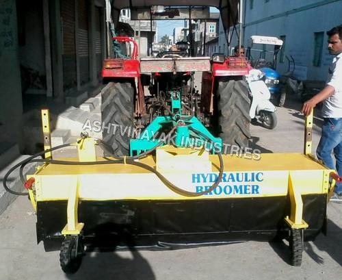 हाइड्रोलिक रोड ब्रूमर मशीन की क्षमता: 5-7 किलोमीटर/घंटा